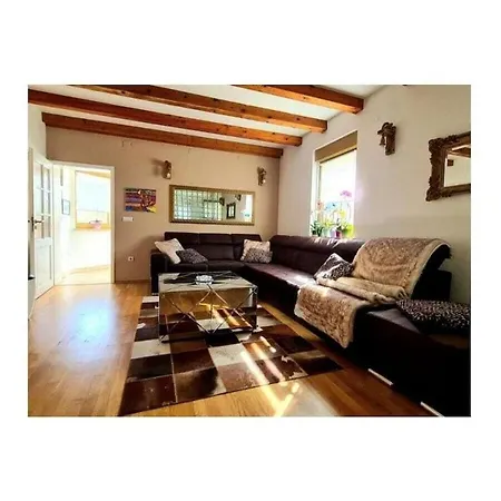 Vila In With Swimming Pool *