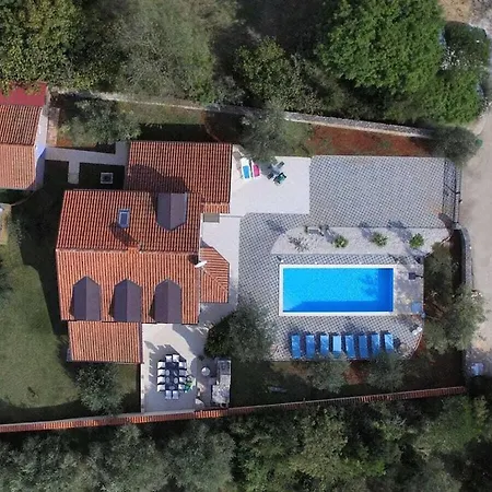 In Pula With Swimming Pool Villa Pola