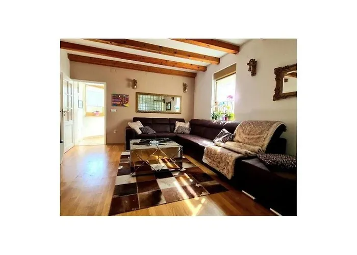 Villa In Pula With Swimming Pool *