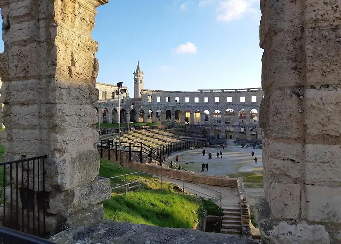 Villa In Pula With Swimming Pool