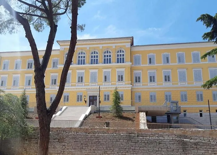 In Pula With Swimming Pool Villa