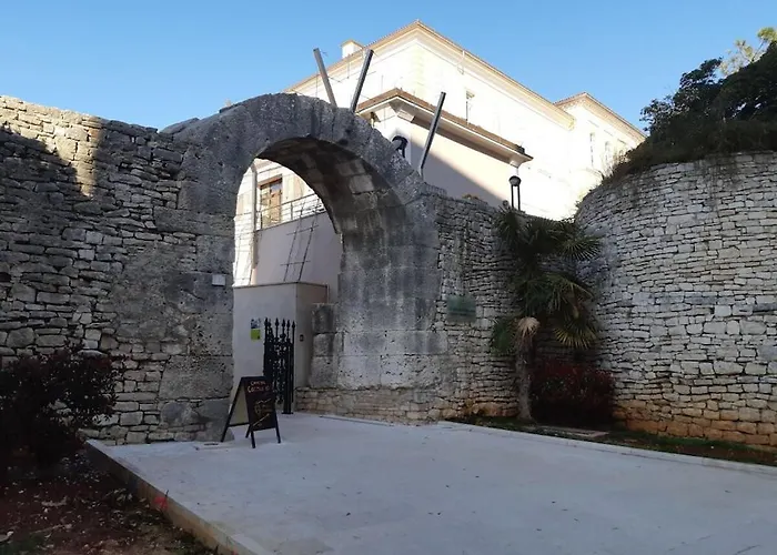 In Pula With Swimming Pool *