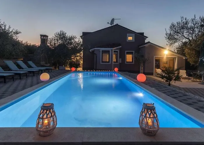 Willa In With Swimming Pool Pula